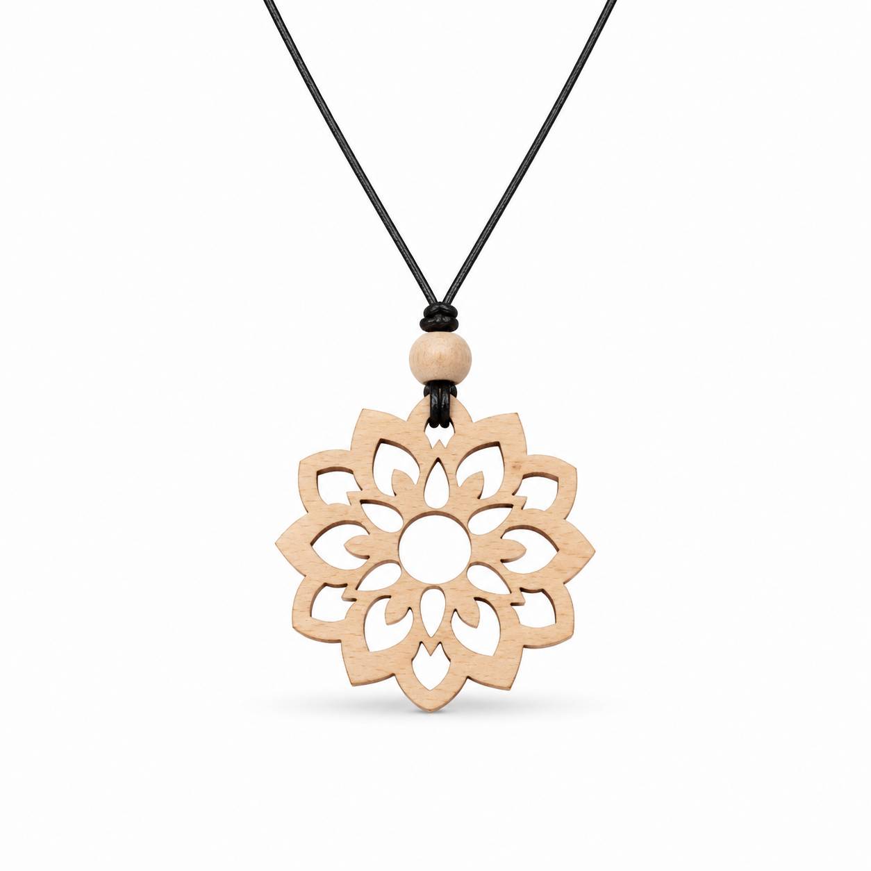 Dřevěný přívěsek na krk mandala, 4 cm