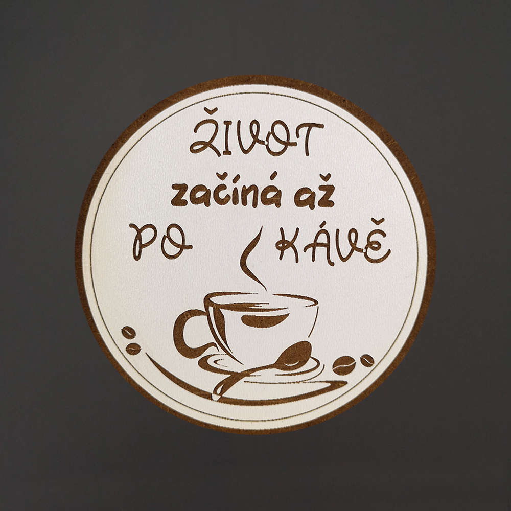 Dřevěný podtácek kulatý Káva text "život začíná až po kávě", průměr 10,5 cm