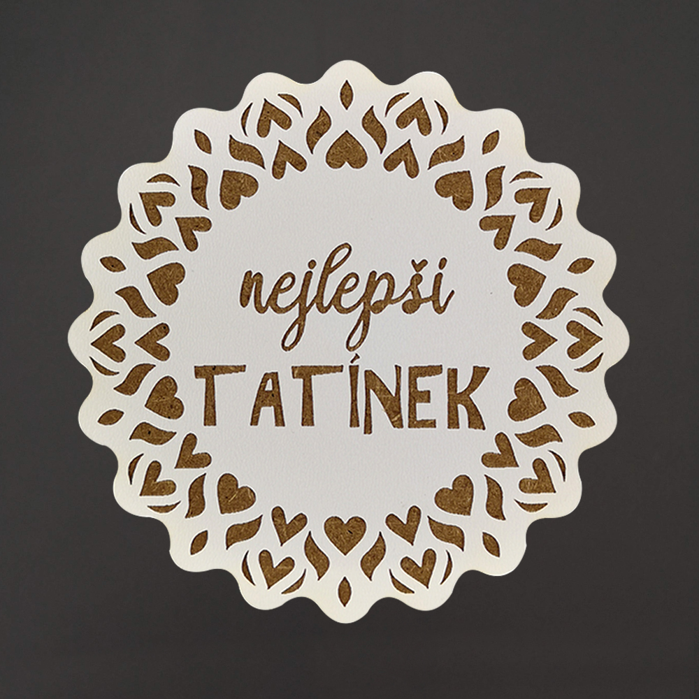 Dřevěný podtácek kulatý text "nejlepší tatínek", průměr 10,5 cm, český výrobek