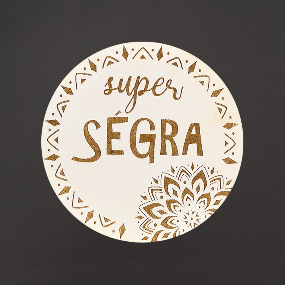 Dřevěný podtácek kulatý text "super ségra", průměr 10,5 cm, český výrobek
