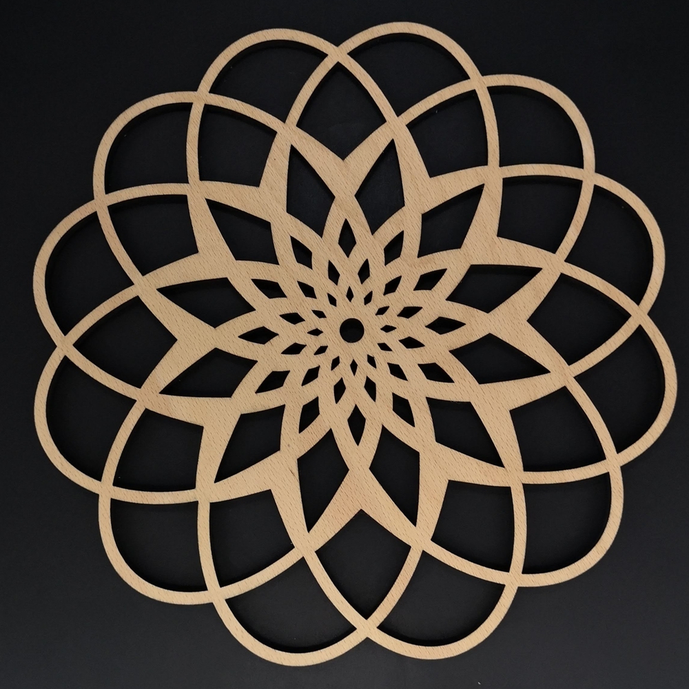 Dřevěné prostírání kulaté mandala, masivní dřevo, průměr 33 cm