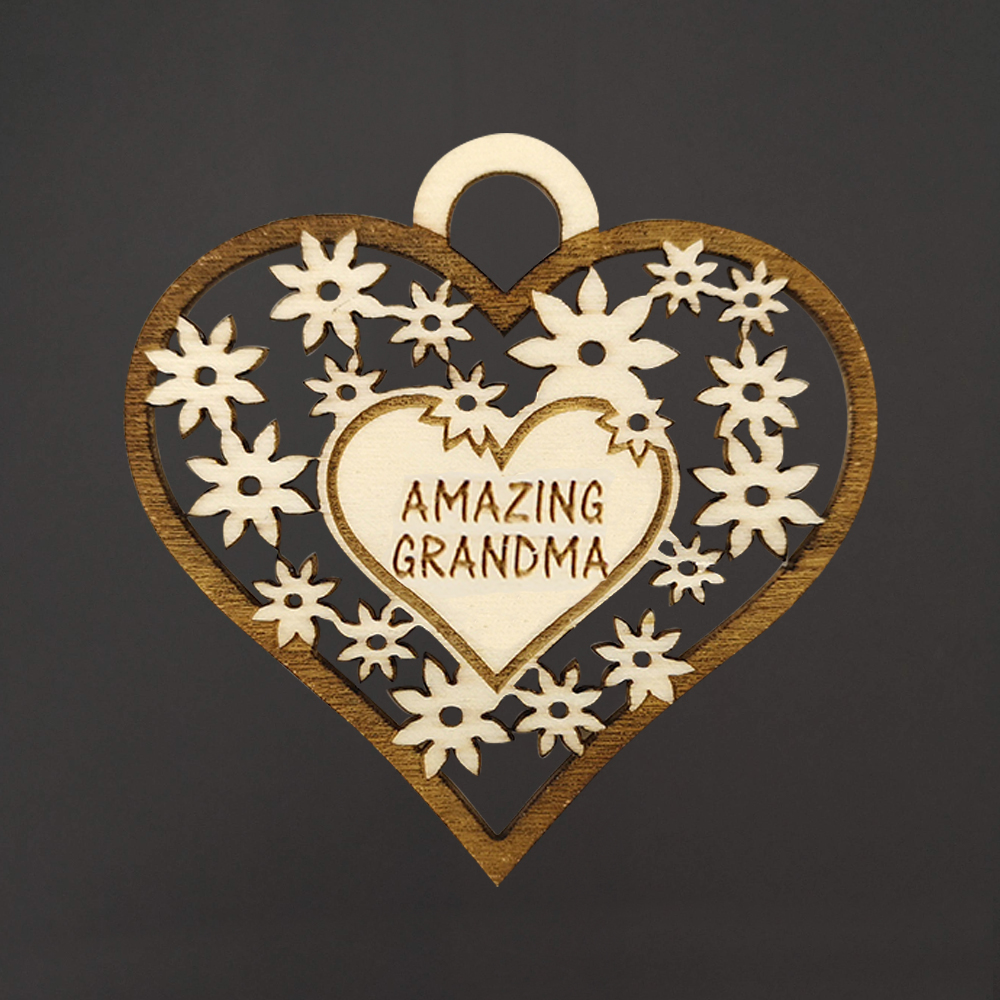 Dřevěné srdce s textem "AMAZING GRANDMA", 7 cm, český výrobek