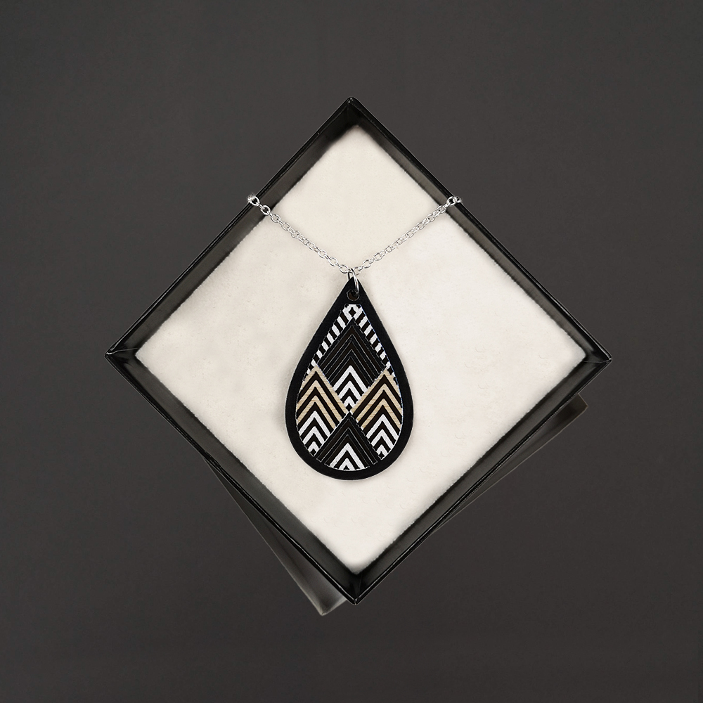 Dřevěný příívěsek na krk kapka, 5x3 cm, český výrobek