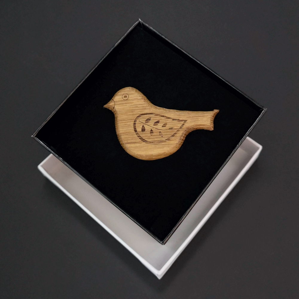 Dřevěná brož ptáček přírodní, 6x4 cm