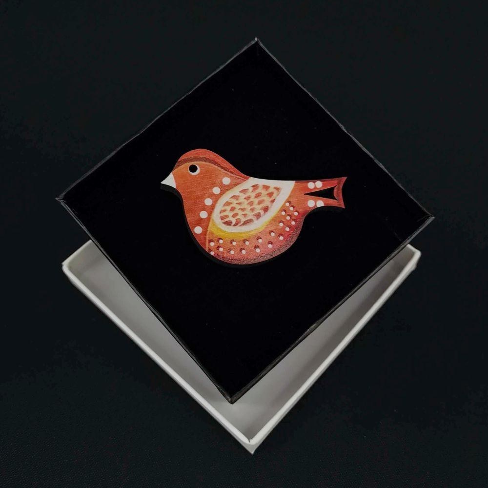 Dřevěná brož červený ptáček, 6x4 cm