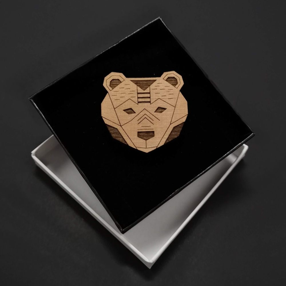 Dřevěná brož medvědí hlava, 4,5 cm