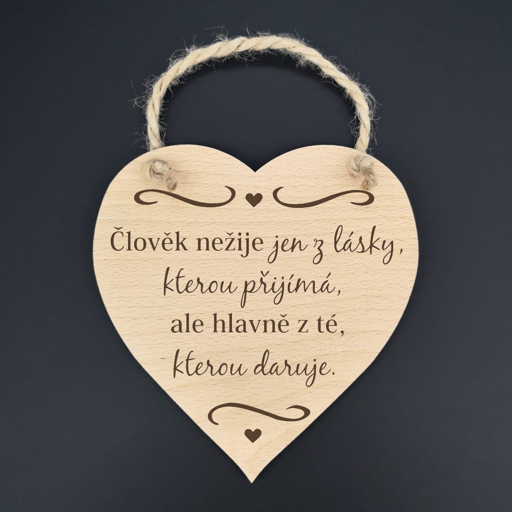 Dřevěné srdce s textem Člověk nežije jen z lásky.. , masivní dřevo, 16 x 15 cm
