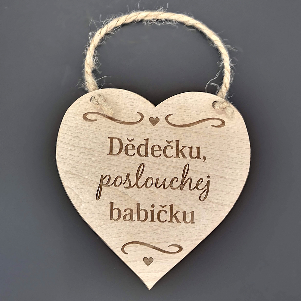 Dřevěné srdce s textem Dědečku, poslouchej babičku, masivní dřevo, 16 x 15 cm
