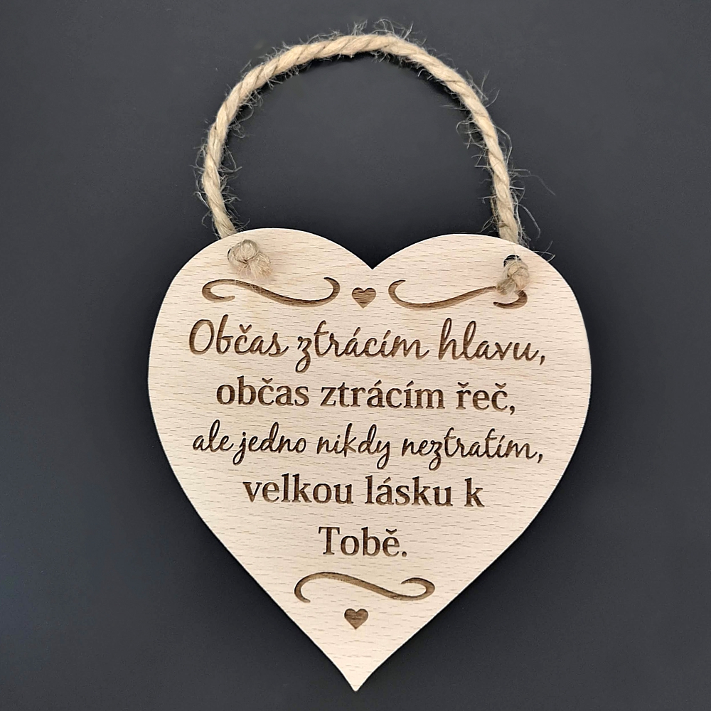 Dřevěné srdce s textem Občas ztrácím hlavu, občas..., masivní dřevo, 16 x 15 cm