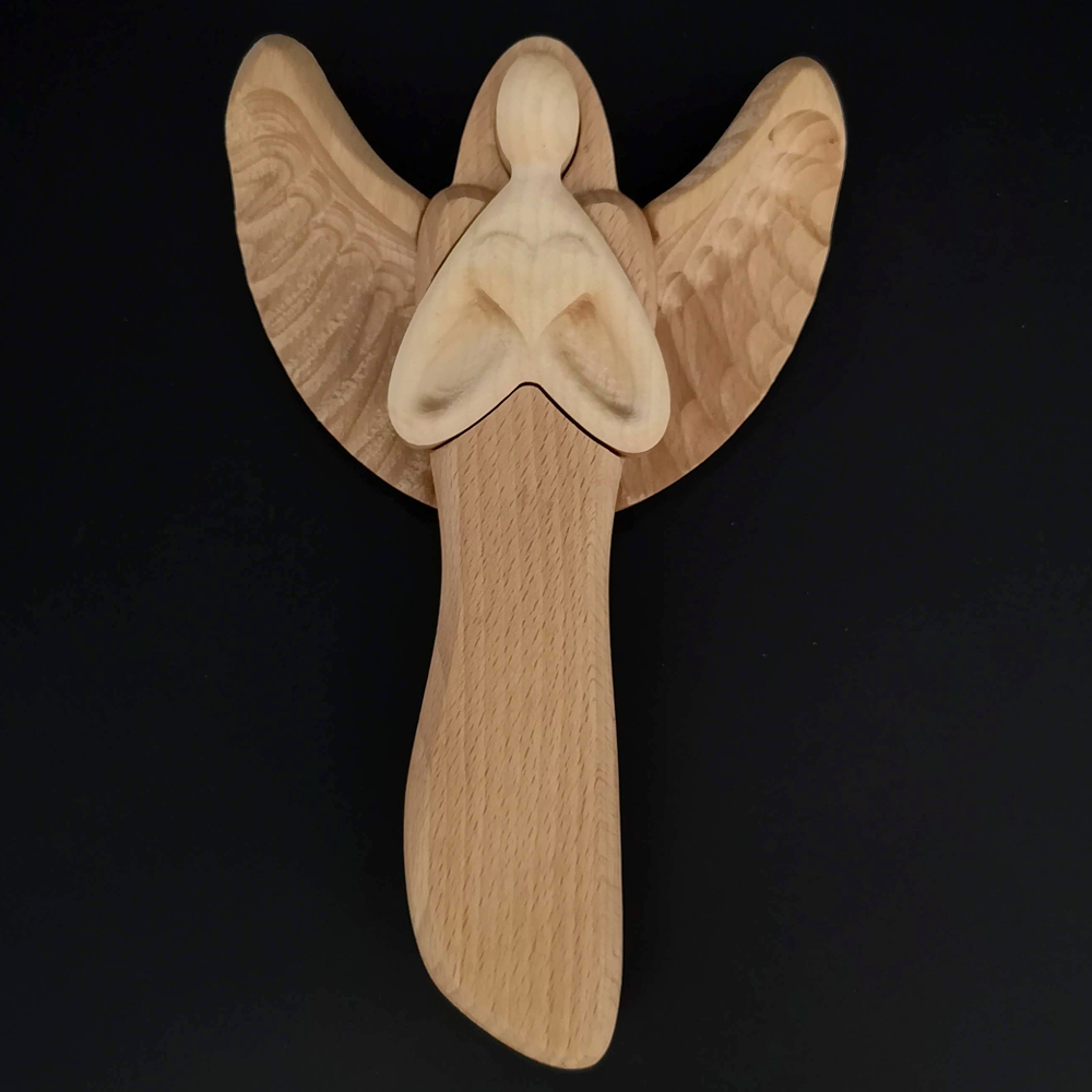 Dřevěný anděl se srdcem, masivní dřevo, 22x15x2 cm