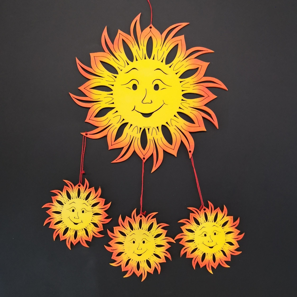 Dřevěná dekorace 3D sluníčka, k zavěšení, 45 cm