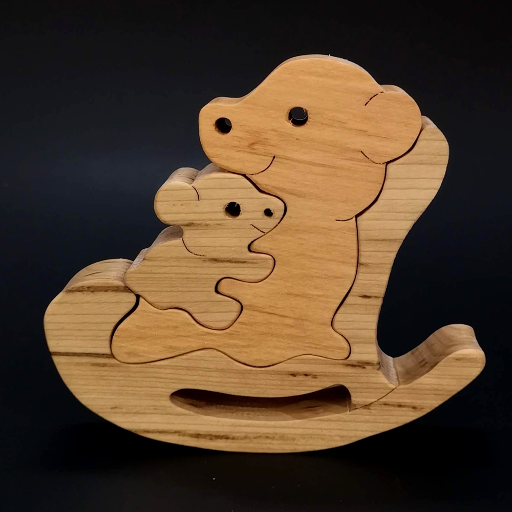 Dřevěné puzzle houpací medvěd, masivní dřevo dvou druhů dřevin,13,5x12x3 cm