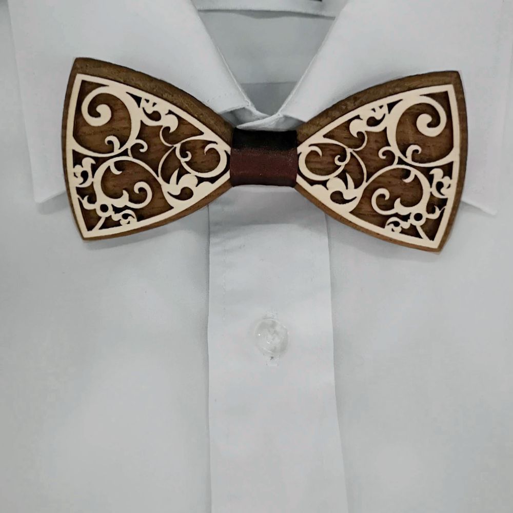 Dřevěný motýlek k obleku - ornament 11 cm
