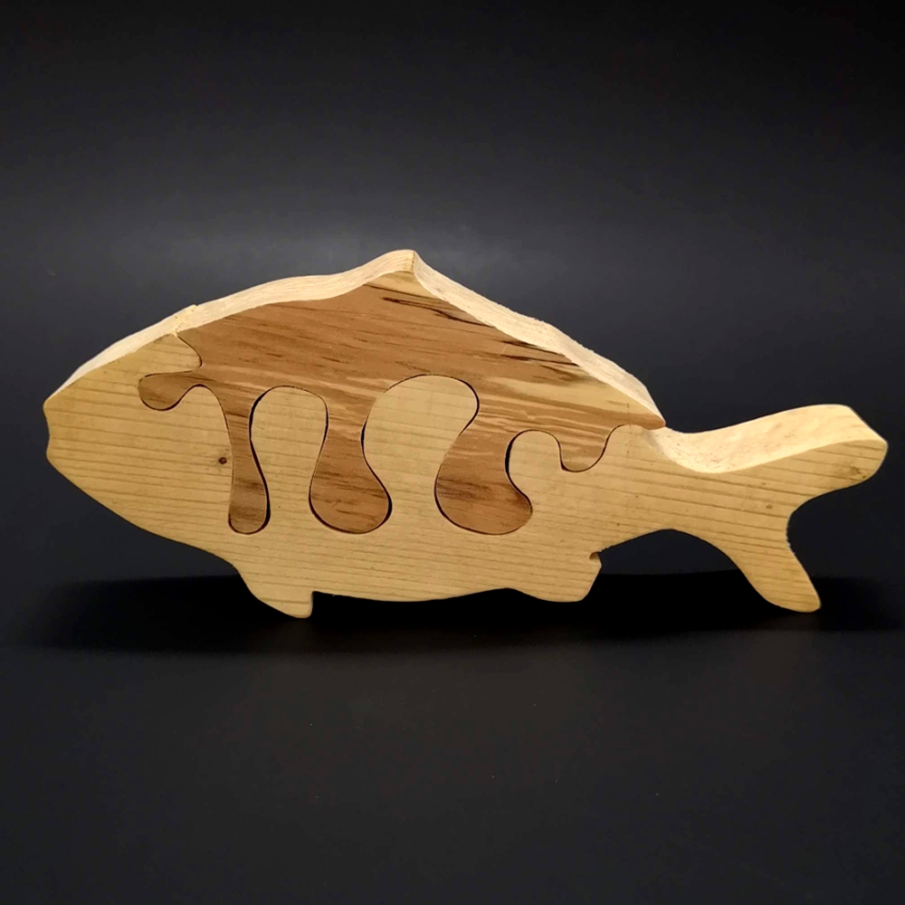 Dřevěné puzzle ryba, masivní dřevo dvou druhů dřevin, 19 cm