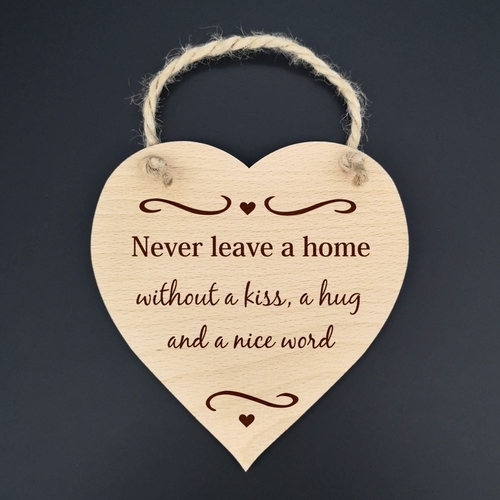 Dřevěné srdce s textem Never leave a home ..., masivní dřevo,16x15 cm