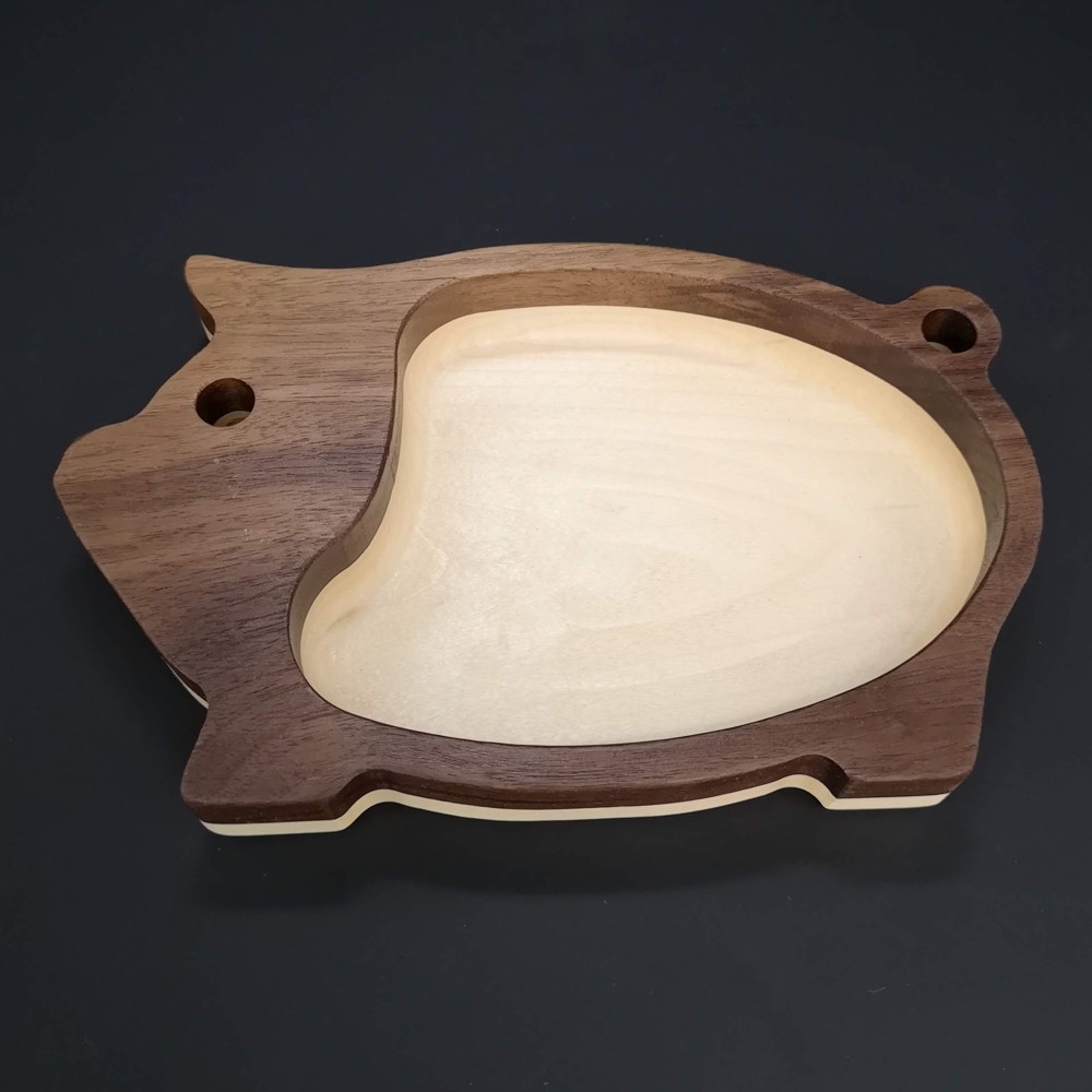 Dřevěná miska mozaika ve tvaru prasete, masivní dřevo, 2 druhy dřevin, rozměr 20x12,50x2,50 cm