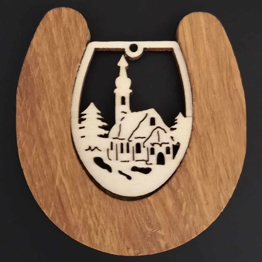 Dřevěná ozdoba z masivu s vkladem - podkova s kostelem 8 cm