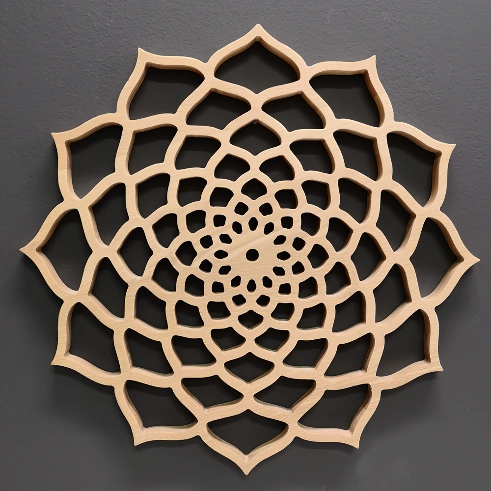 Dřevěná mandala na zavěšení, masivní dřevo, průměr 40 cm
