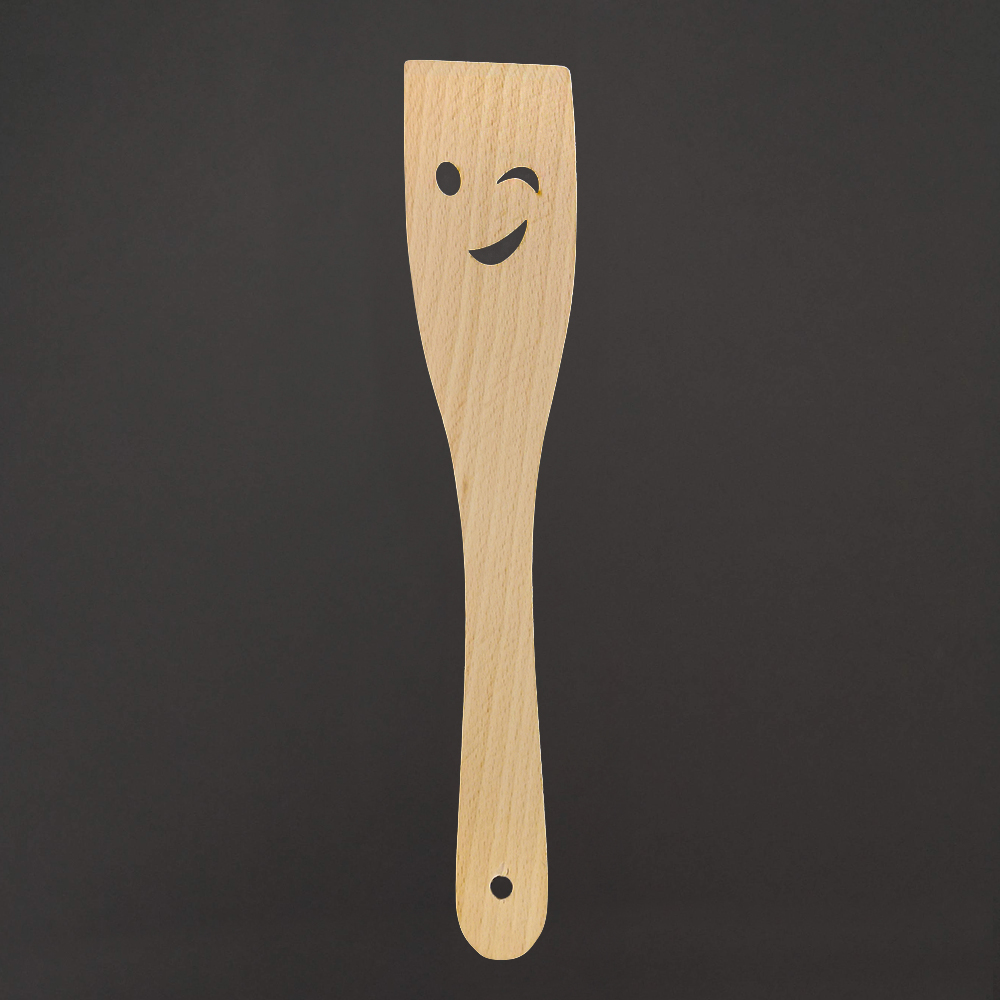 Dřevěná obracečka s úsměvem, masivní dřevo, délka 28 cm