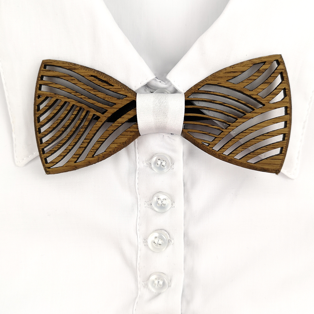 Dřevěný motýlek k obleku - geometrický motiv 11 cm, český výrobek
