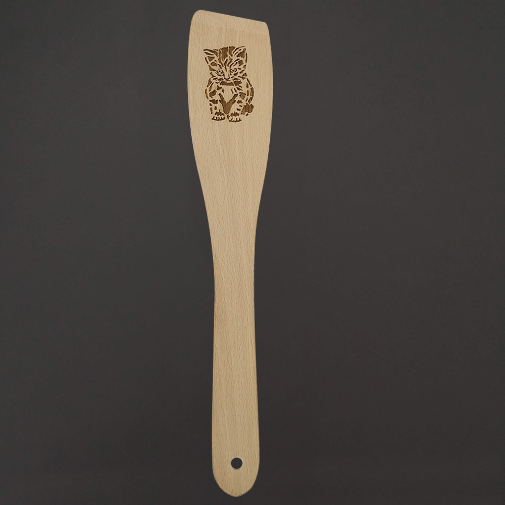 Dřevěná obracečka s obrázkem kočky, masivní dřevo, délka 30 cm
